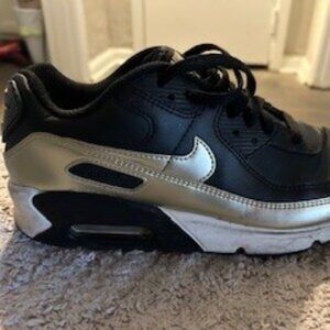 🔥 Nike Air Max Kids - Size 7Y 🔥